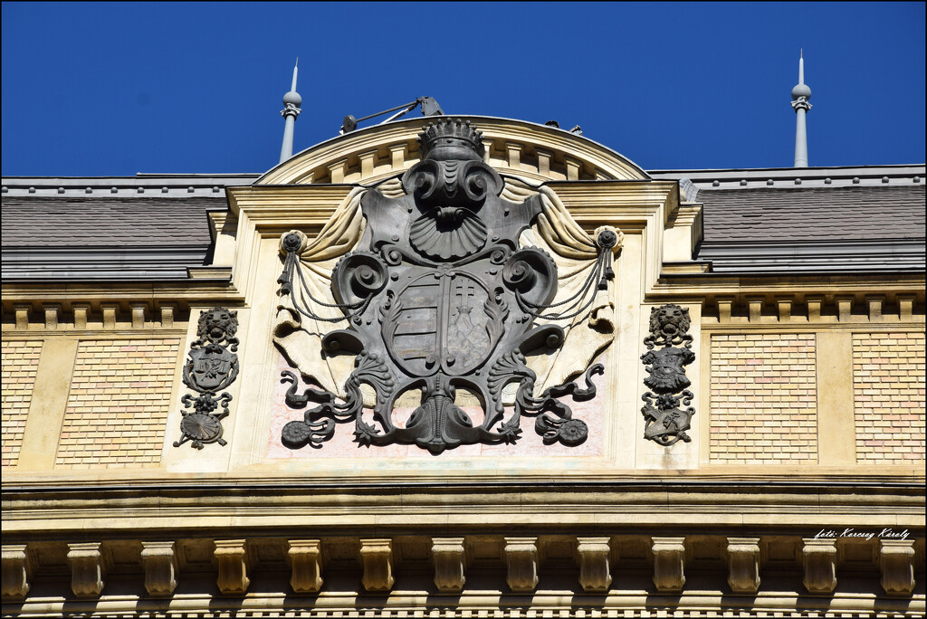 The coat of arms of the Metropolitan Court building by kork