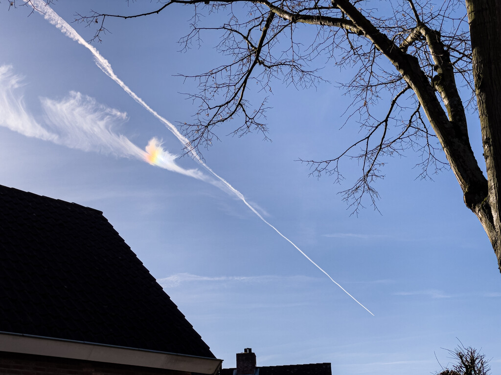 02-12 - Chemtrail with clouds by talmon