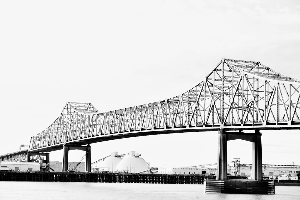 Mississippi River Bridge by eudora