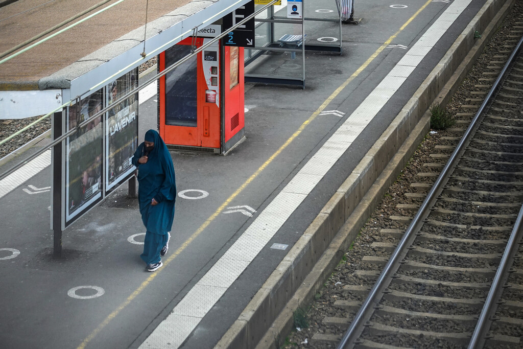 Platform 2 by alainbouchard