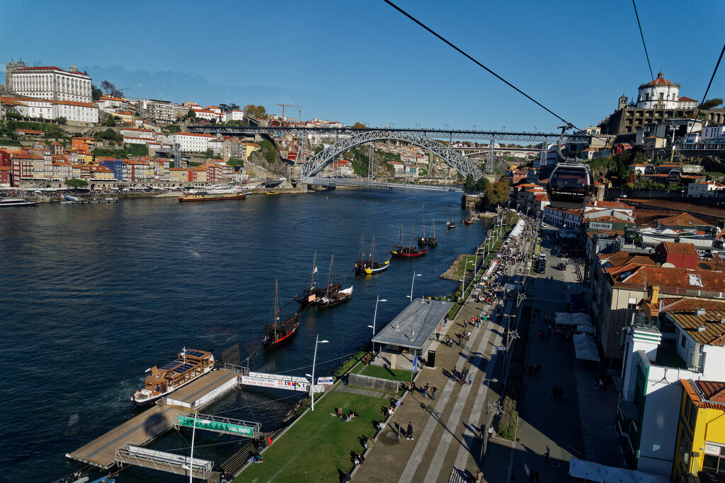 0210 - Porto from the cable car by bob65