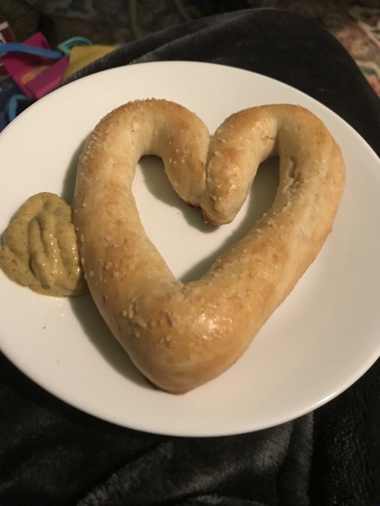 A hearty hot pretzel  by pandorasecho