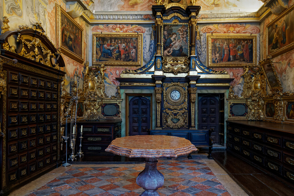 0214 - Room at Porto Cathedral by bob65