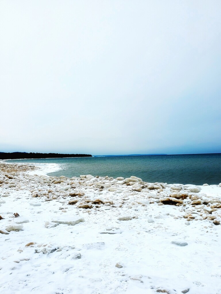 Icy shore by edorreandresen