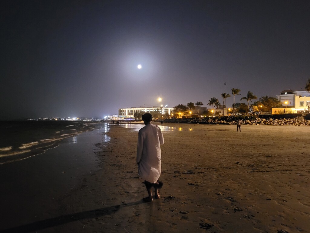 Full moon at the beach by clearday