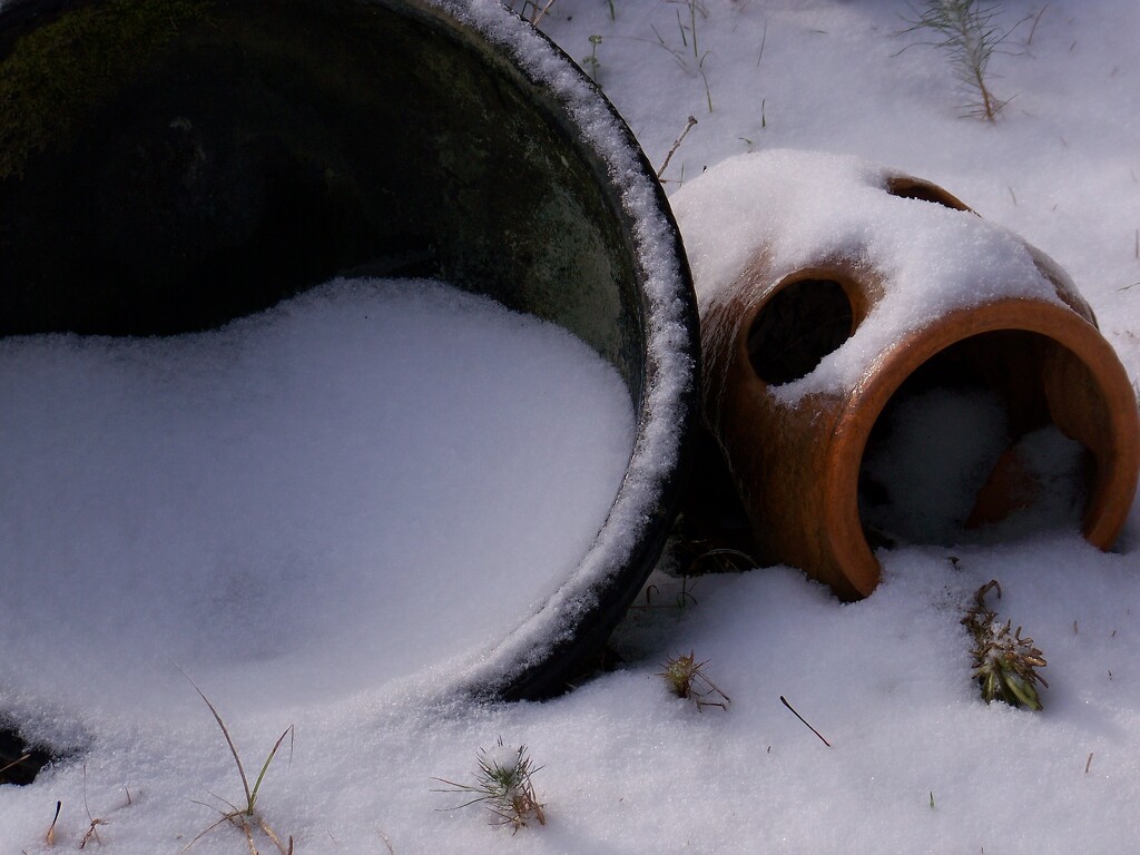 Snow pots... by marlboromaam