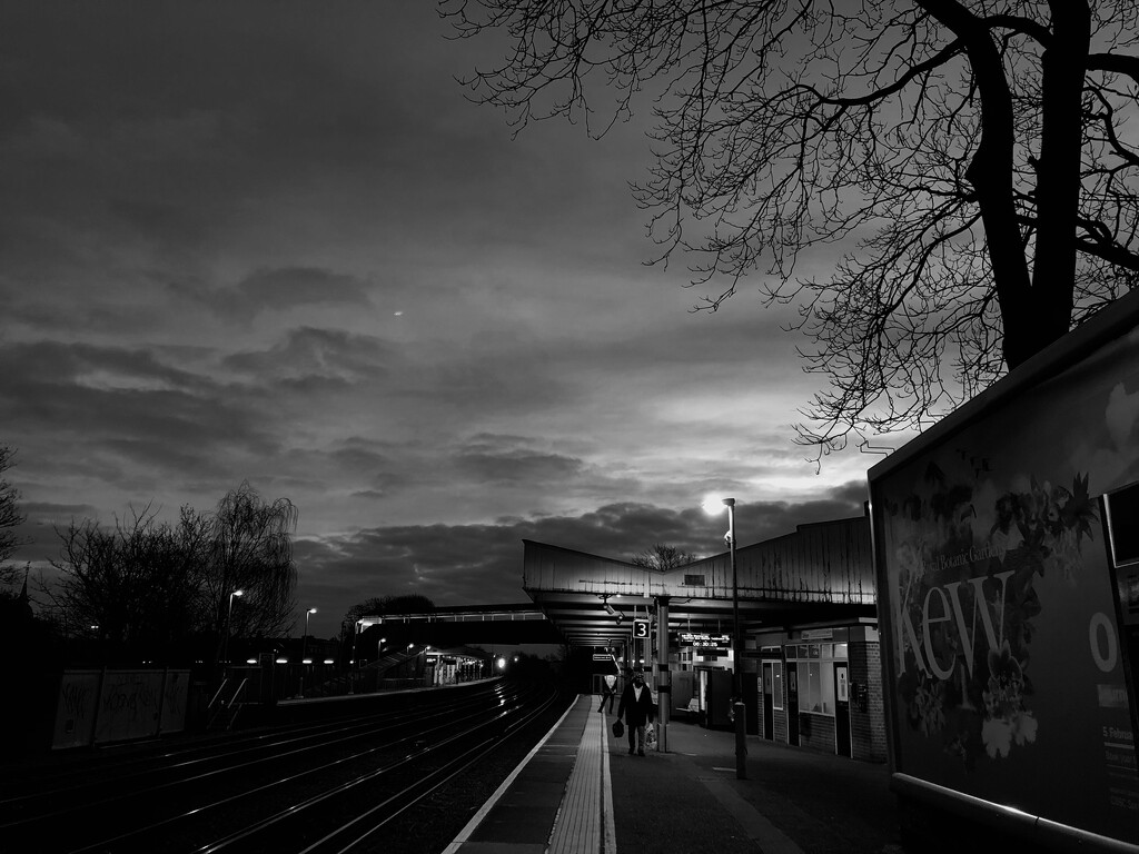 Morning at the station by rumpelstiltskin