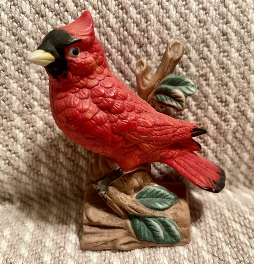 Cardinal statuette  by sandlily