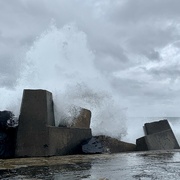 11th Mar 2022 - The breakwater at work!