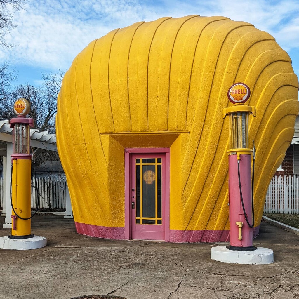 a real Shell station by scottmurr