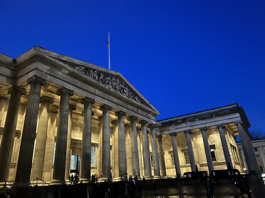 British Museum at twilight by cawu