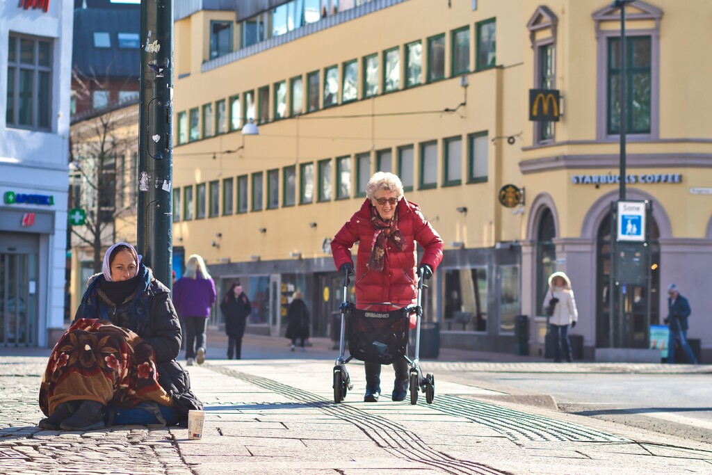 Drammen City square Monday morning by okvalle