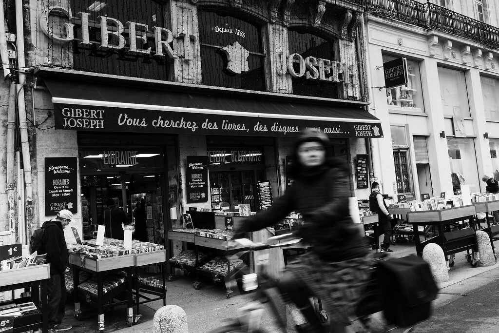 Bookshops  & Bicyclistes by laroque
