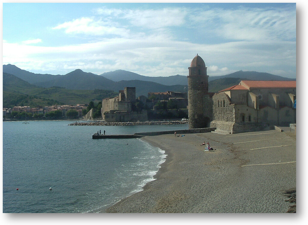 Collioure: le château, l'église, la plage by quietpurplehaze