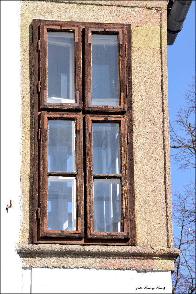 The corner house window by kork