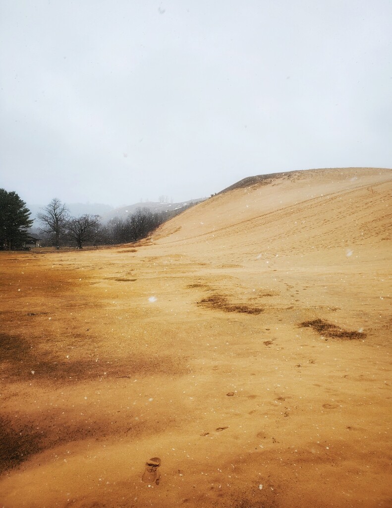 Sand and snow by edorreandresen