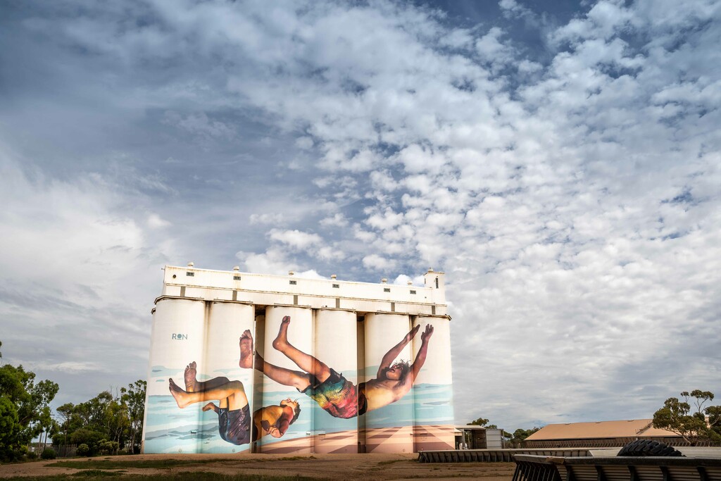 Painted silo by pusspup
