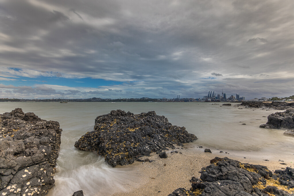 Another stormy day in Auckland by creative_shots