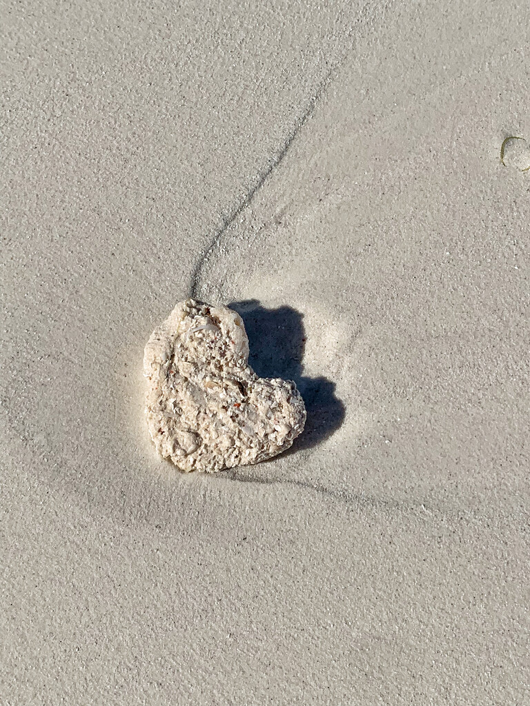 Heart on the beach.  by cocobella