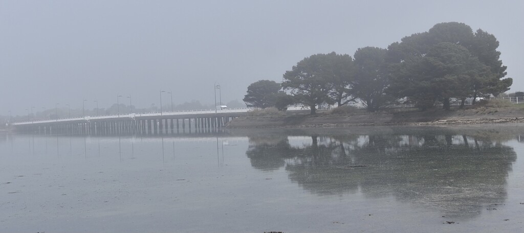 A misty morning by wakelys