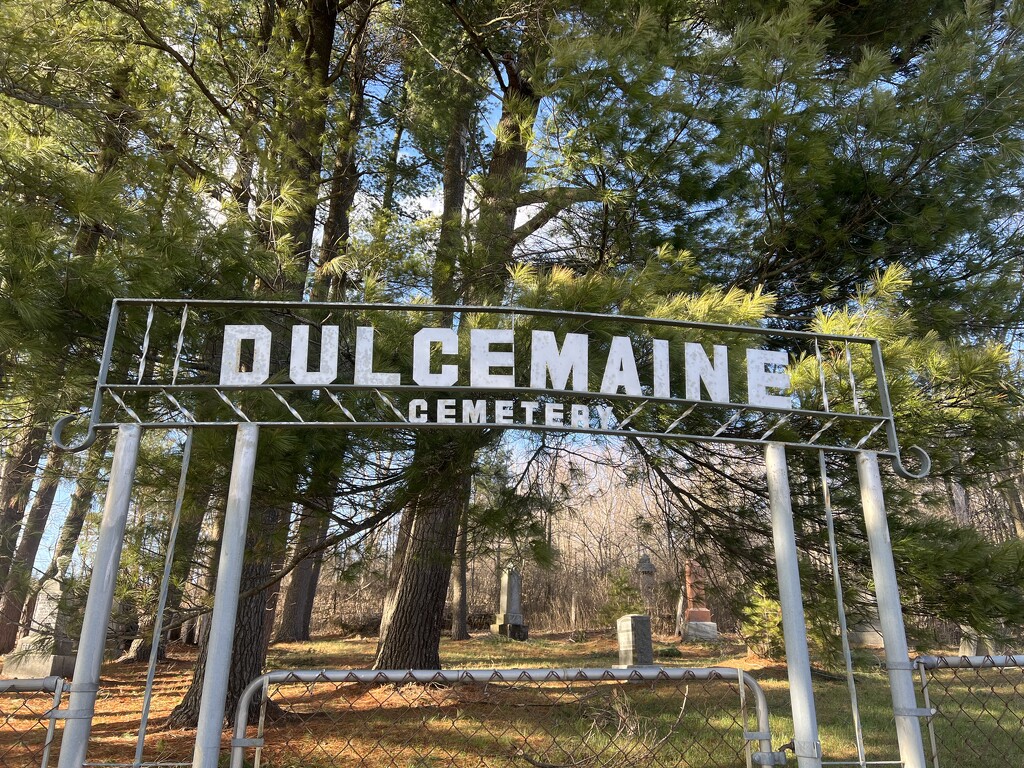 Dulcemaine Cemetery by frantackaberry
