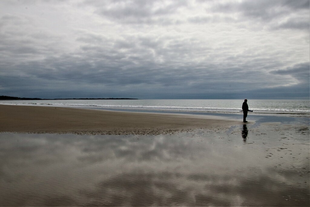 Out to sea - Harlech beach by 365jgh