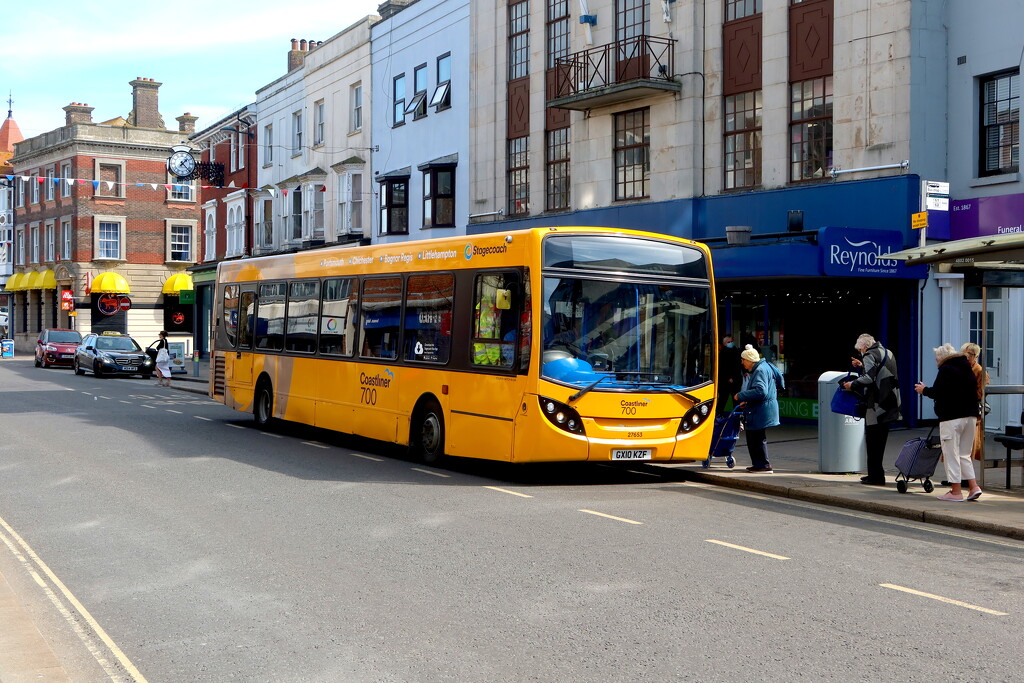 Yellow Bus by davemockford