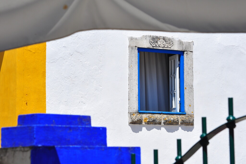 A window and strong colors by antonios