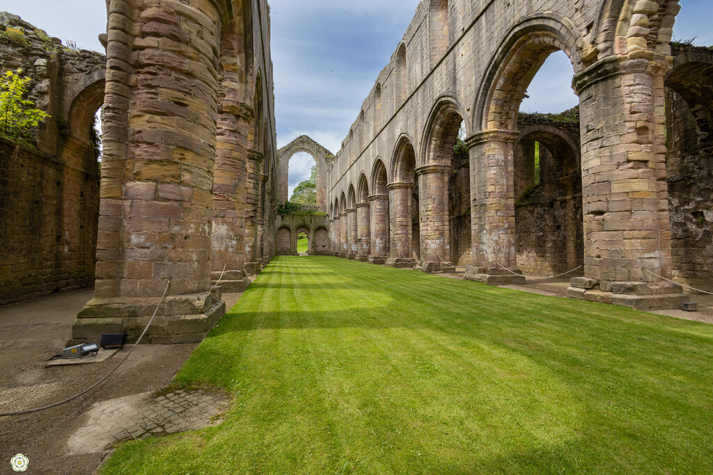 Fountains Abbey by lumpiniman
