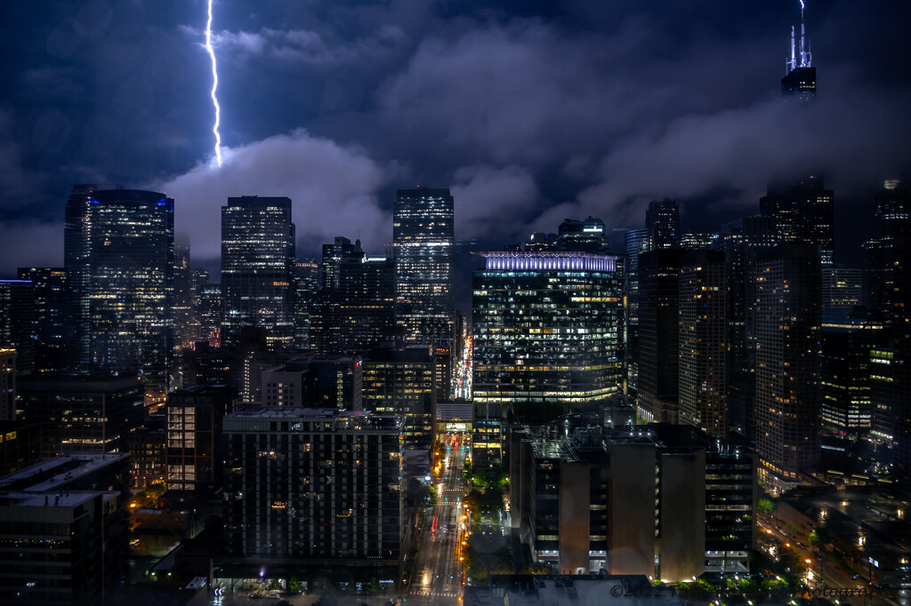 Lightning Over Chicago by taffy