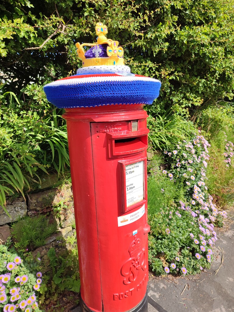 Her Majesty's Royal Mail (with crown) by countrylassie