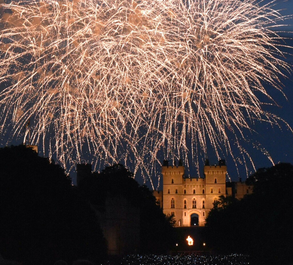 Jubilee fireworks over Windsor Castle by anitaw