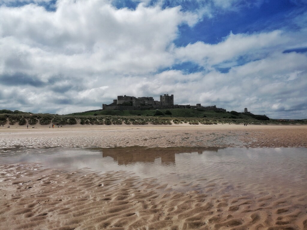 Bamburgh castle by fueast