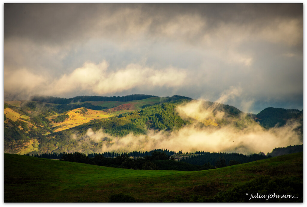 Light on The Hills .. take 2 by julzmaioro