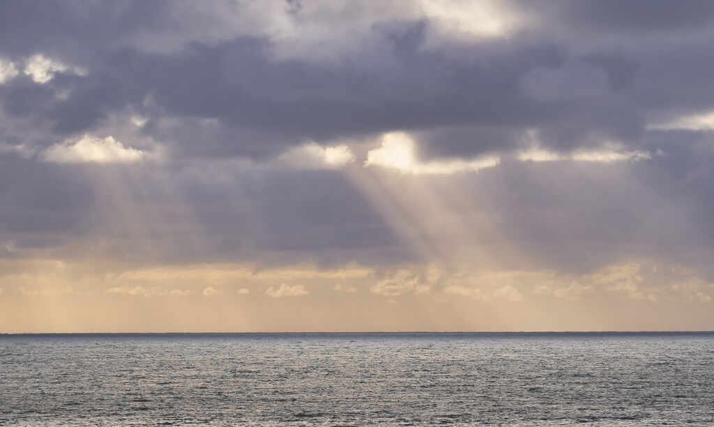 Ocean, clouds and sunrays by dkbarnett