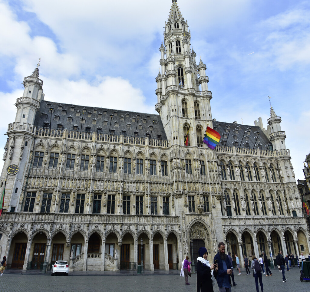 CITY HALL - GRAND PLACE, BRUSSELS by sangwann