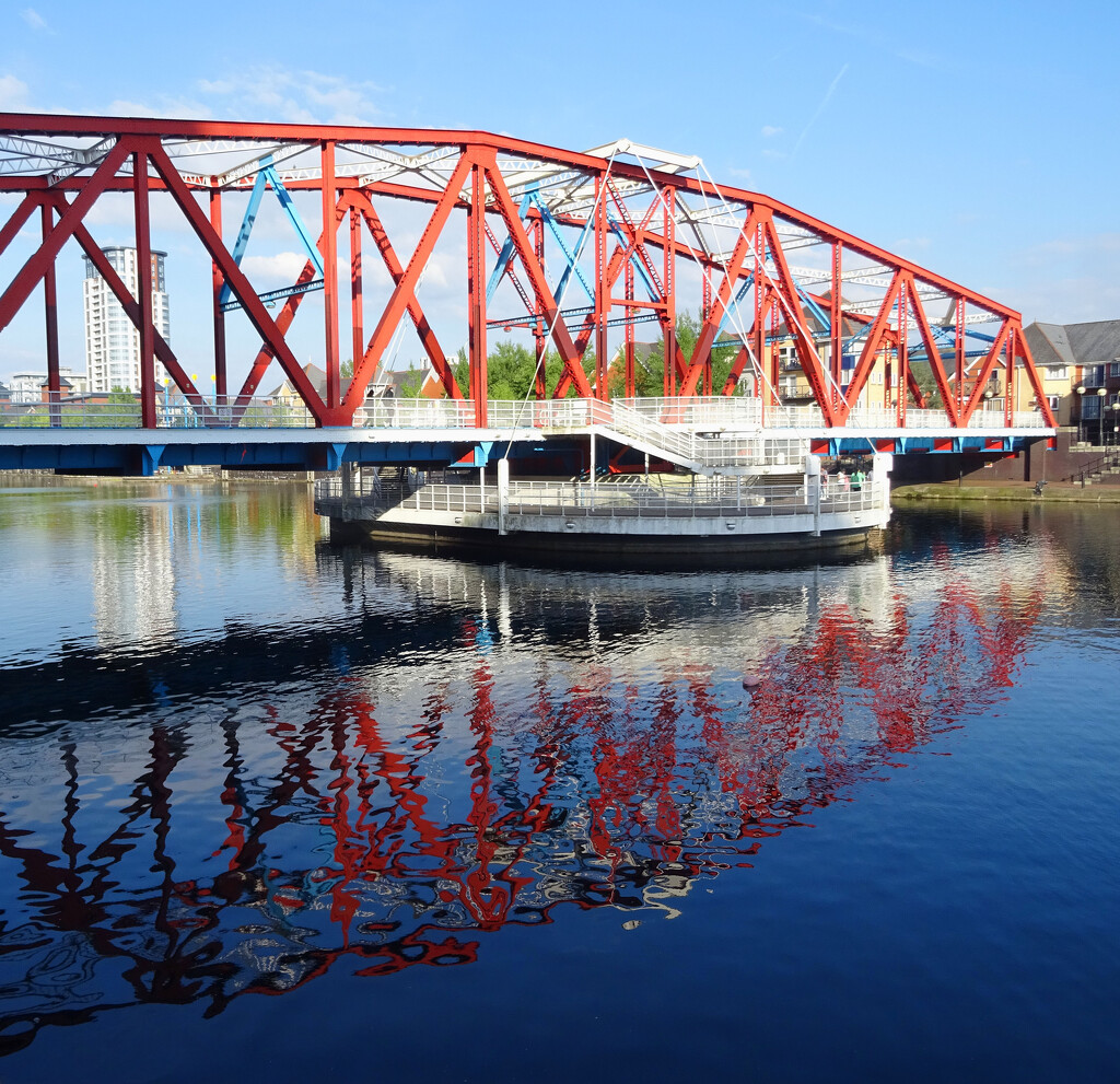 Detroit Bridge, Salford Quays by marianj