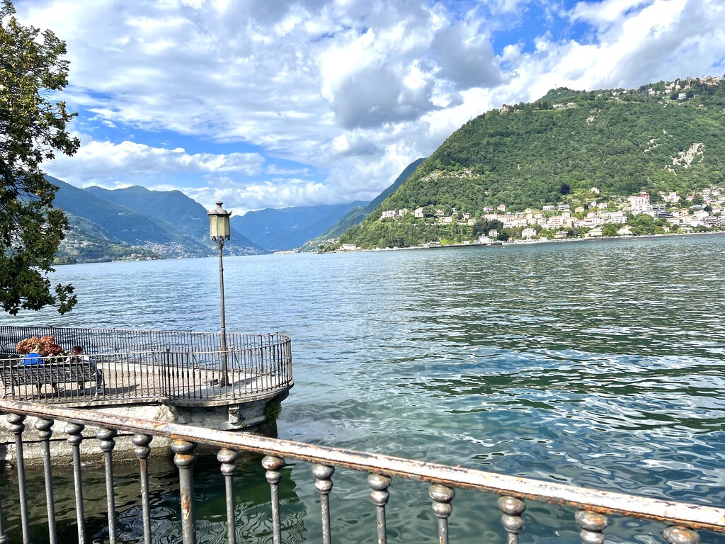 Lake Como  by rensala
