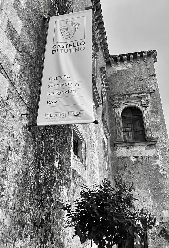 Castillo di Tutoni, Tricase by rensala