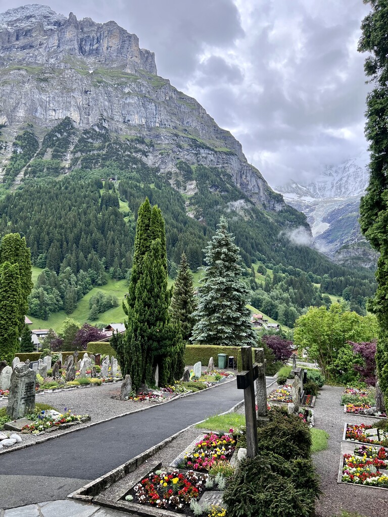 Grindelwald Cemetery  by kwind