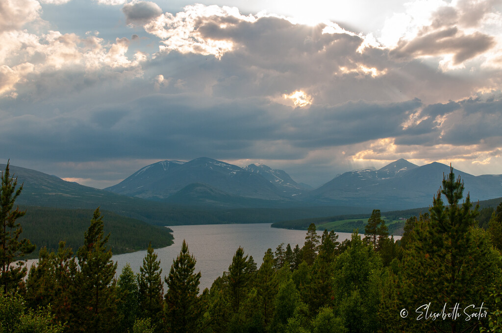 A view of Rondane by elisasaeter