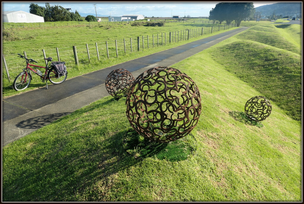 Horseshoe spheres by dide