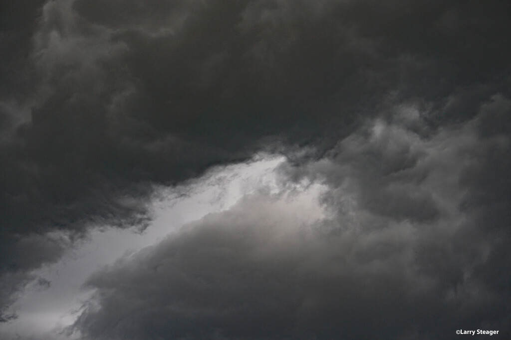 Storm brewing by larrysphotos