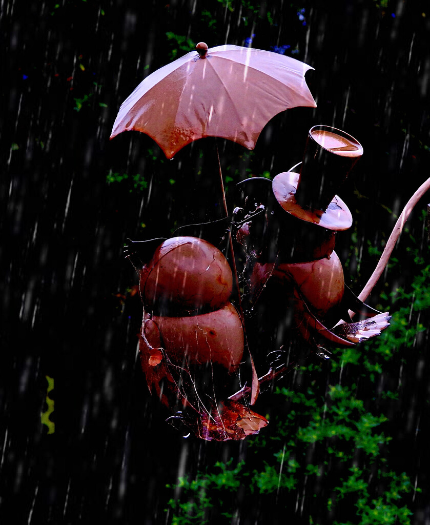 Raining.. by maggiemae
