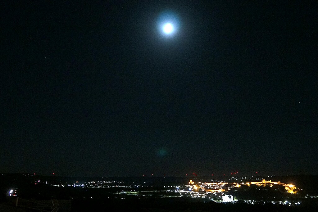 good night moon! by antonios