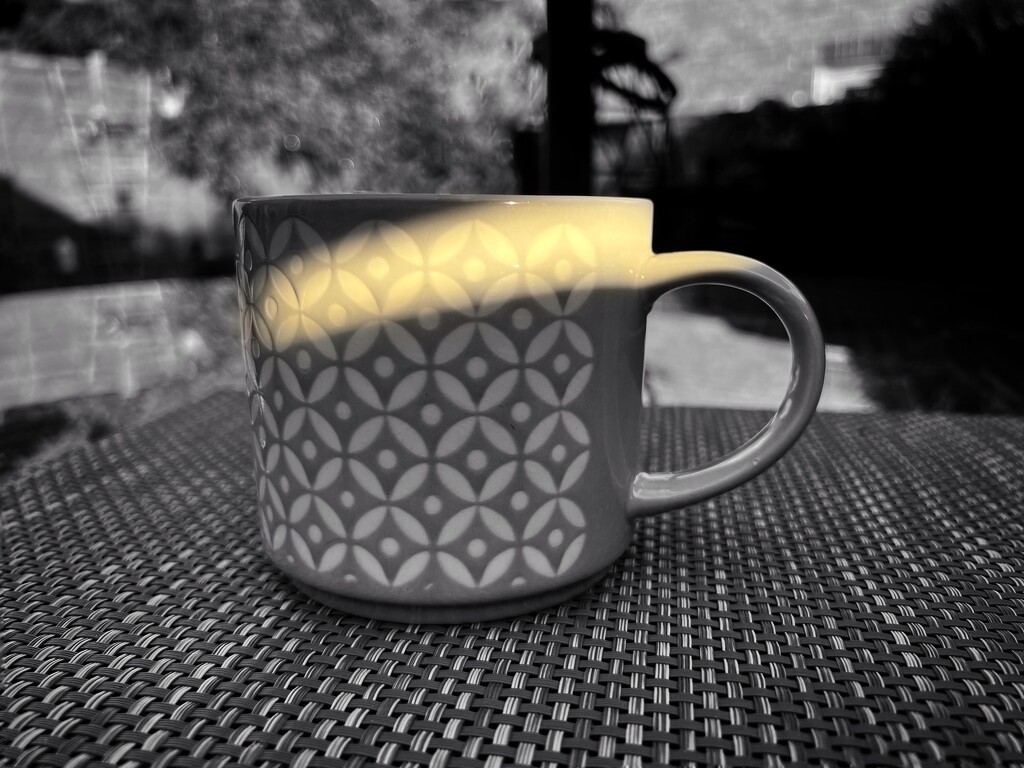A cup of sunshine tea by gaillambert