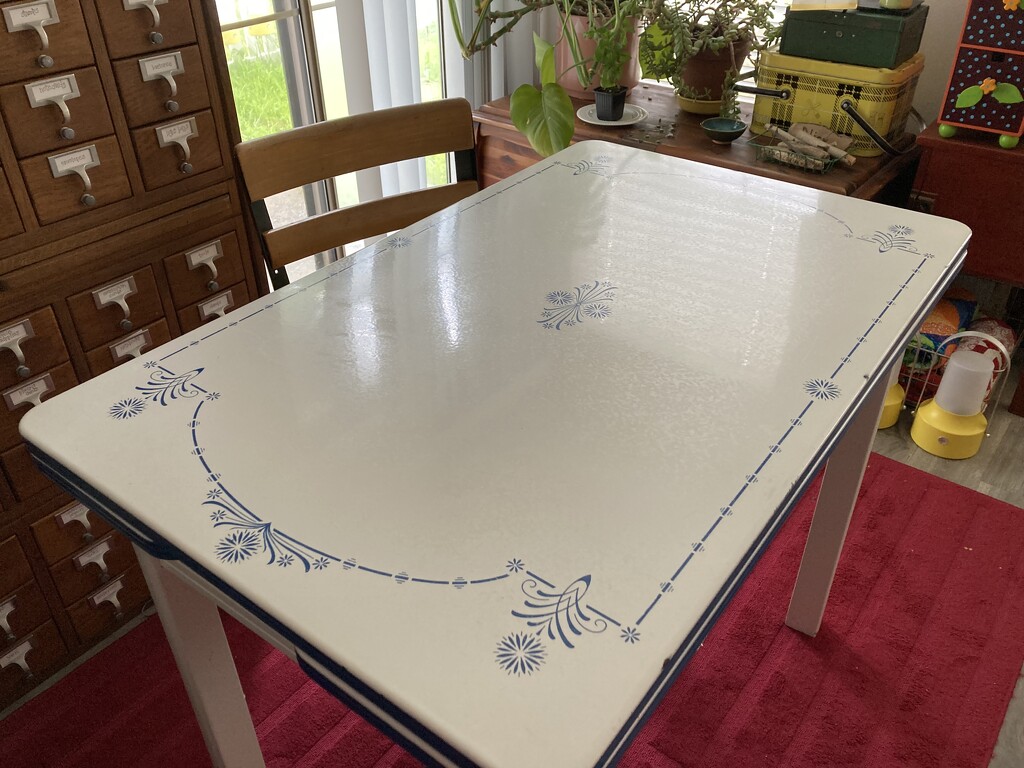 my “new” vintage kitchen table! by wiesnerbeth