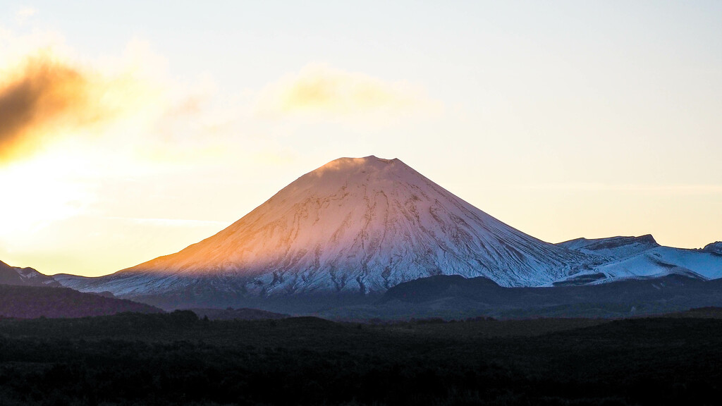 Mount Ngāuruhoe by christinav