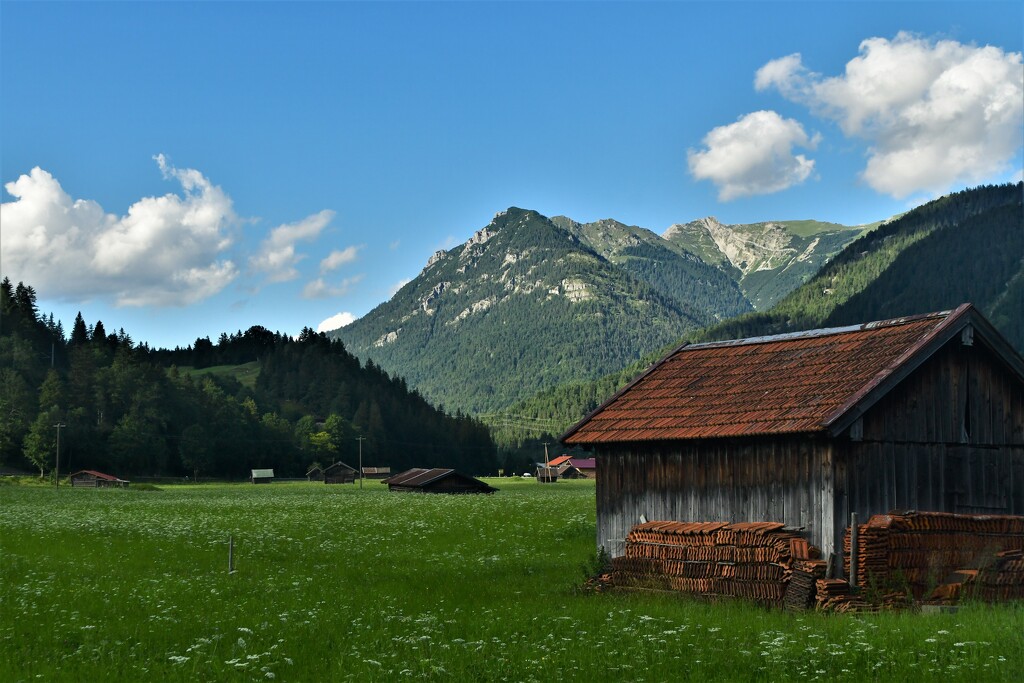 Mittenwald Hut by kareenking