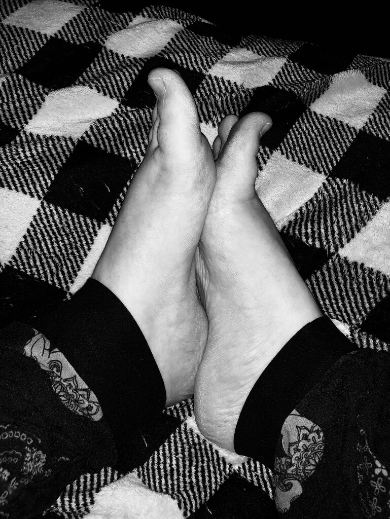 My feet by metzpah